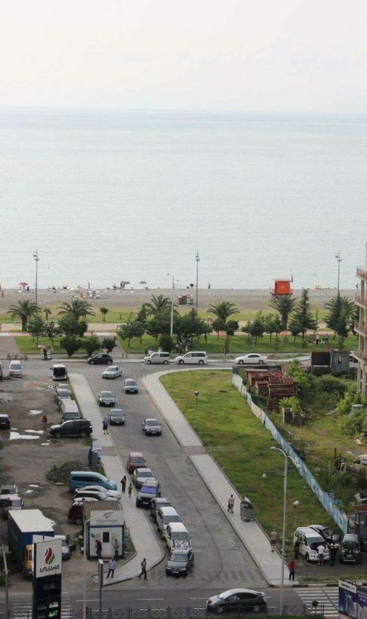 Ferienwohnung Flat Near The Mcdonald'S Batumi Exterior foto